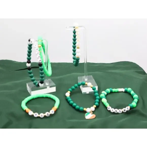 Beaded bracelet made with glass beads perfect for St. Patrick's Day. - Picture 4 of 6